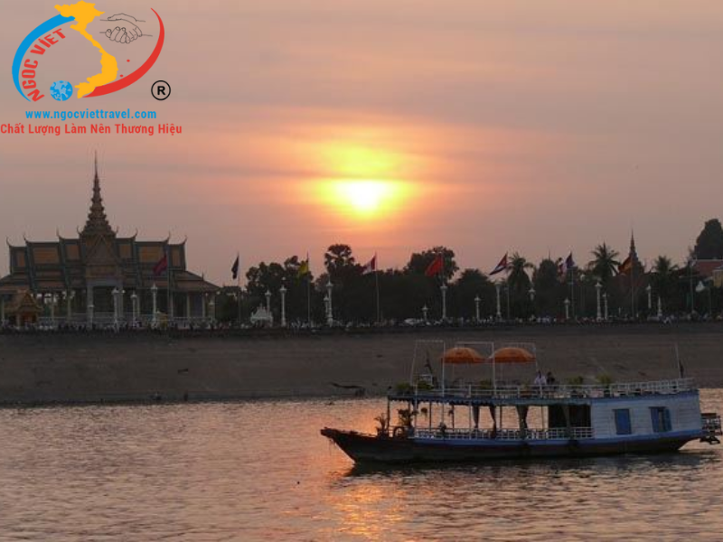 TOUR CAMPUCHIA - SIEM REAP - PHNOM PENH - XE VIP LIMOUSINE