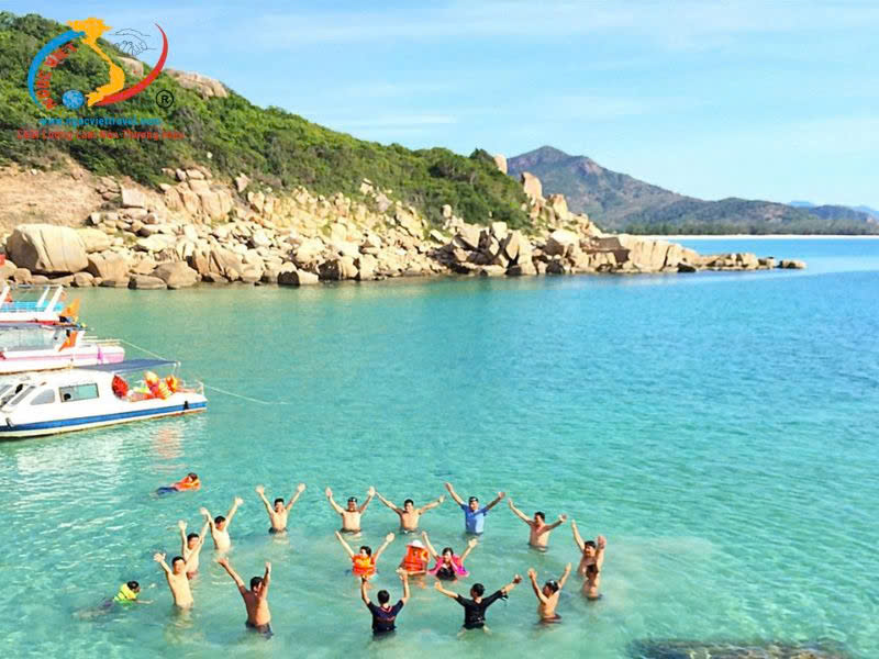 TOUR BÌNH HƯNG - NINH CHỮ - BAO TÔM HÙM – CƠM MẸT GÀ PHAN RANG - XE LIMOUSINE
