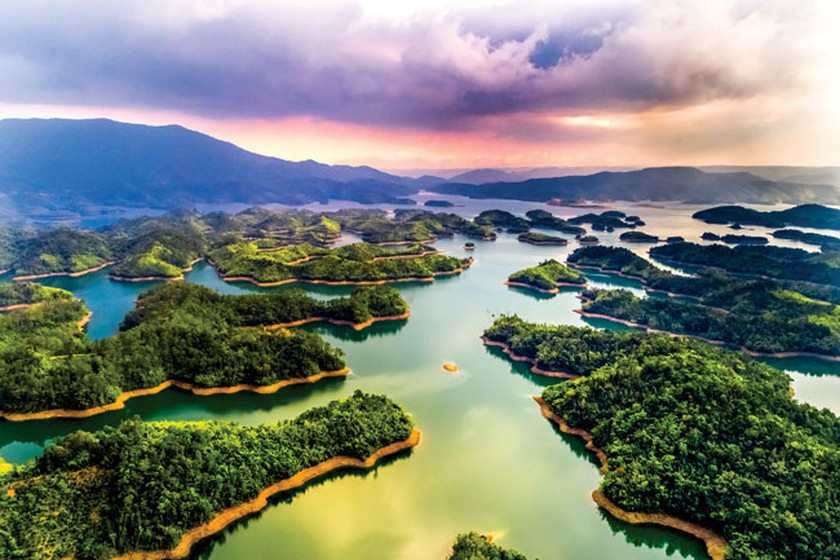 TOUR TÀ ĐÙNG - BUÔN MÊ - VỊNH HẠ LONG CỦA TÂY NGUYÊN - XE LIMOUSINE