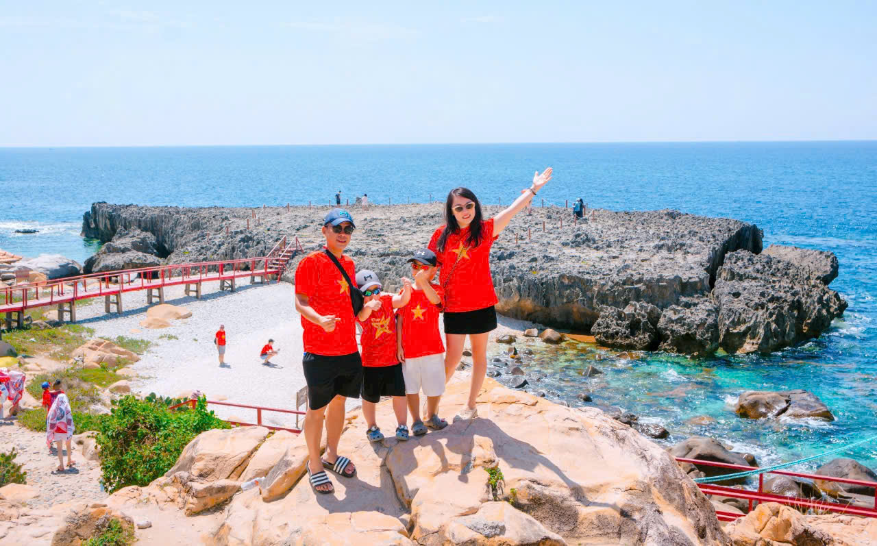 TOUR NINH CHỮ - VĨNH HY - HANG RÁI - TIÊN TIẾN FARM & ZOO-3 NGÀY + TEAM BUILDING & GALA DINNER